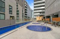 Melbourne City Apartment Hotel - Pools