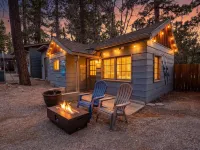 Fox n Bear Cottages Big Bear - parking