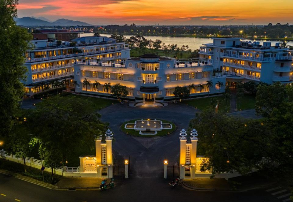 hotel overview picture