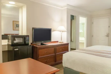 La Quinta Inn by Wyndham New Orleans Veterans / Metairie