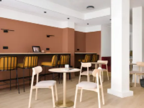 Yvette Hotel Porte de Versailles, Sonder Hoteles en Vanves