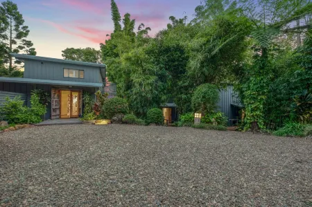 Taman Sari Sunshine Coast Romantic Pet-Friendly Hinterland Retreat