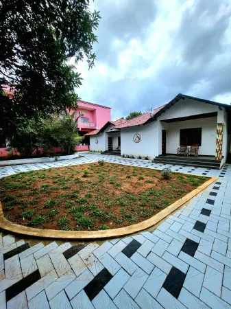 Srishty Garden Resorts Отели рядом с достопримечательностью «Courtallam Five Falls»