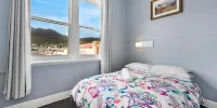 Empire Hotel Queenstown - Double Room With Shared Bathroom