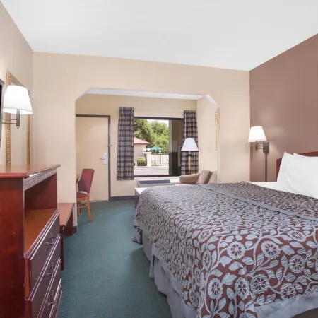 Days Inn by Wyndham Dublin GA