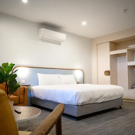 Peninsula Hotel Motel