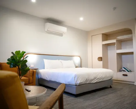 Peninsula Hotel Motel