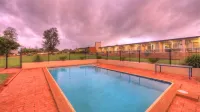 Atherton Motel - Pools