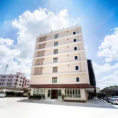 P.A. Thani Hotel Hotels near Nakhonsawan Train Station