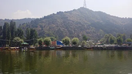 Island Отели рядом с достопримечательностью «Индира Ганди Мемориал Тьюлип Гарден»