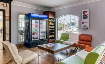 Quality Inn & Suites at the Outlets Mercedes-Weslaco