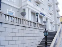Dostoevsky Hotels near Millionka