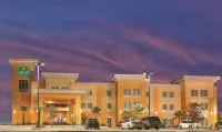 La Quinta Inn & Suites by Wyndham Jourdanton - Pleasanton Hotels in Atascosa County
