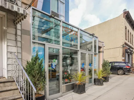Nesva Hotel - New York City Vista Отели рядом с достопримечательностью «Музеум оф Мовинг Имедж»