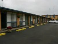 Mid City Motel - parking
