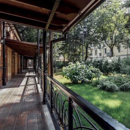 11 Hotel & Garden (11 отель и сад)