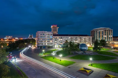 Mayak Korpus Irtyish Hotel Botanical Garden of Plotnikov in Omsk State Agrarian University 주변 호텔