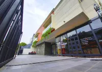 Hadi Park Hotels near al-Akbar National Mosque Surabaya