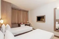 Slim Curitiba Av Das Torres - بار