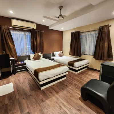 Hotel Saad Отели рядом с достопримечательностью «Саенс Сити»
