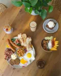 Backyard Bed & Kitchen - Pensions