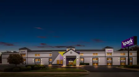 Spark by Hilton Wichita East Отели в г. Уичито