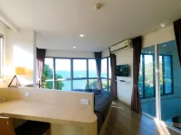 Beachfront accommodation in Sriracha with a private beach - 2-Star