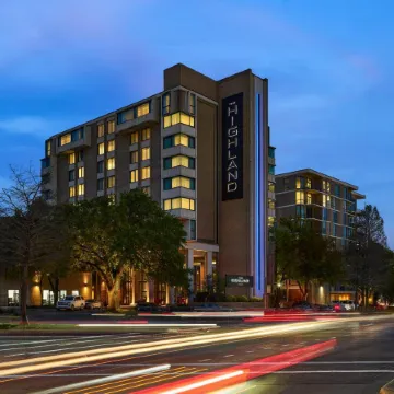 The Highland Dallas, Curio Collection by Hilton Отели рядом с достопримечательностью «Парк Уайт Рок Лейк»