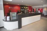 Ramada by Wyndham Cambridge - bar