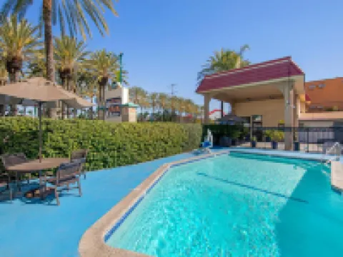 アナハイム ディスカバリー イン & スイーツ アナハイムのホテル