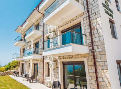 Golden Rose Suit Hotel