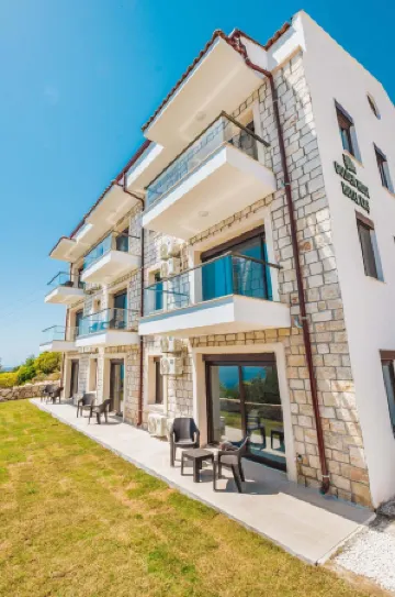 Golden Rose Suit Hotel