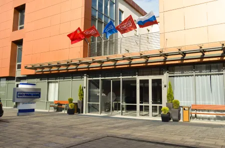 GoPark Hotel (ГоПарк Отельбывш. Холидей Инн Экспресс)
