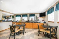 Days Inn & Suites by Wyndham Wichita Hotels in Derby