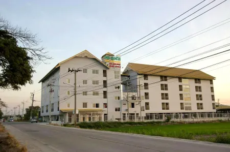 AA Resort Hotel Отели рядом с достопримечательностью «Wat Molee»