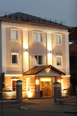 Avenue Park Hotel Hotel dekat Buratino