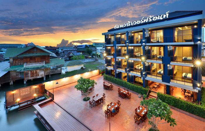 Amphawa Riverfront Hotel
