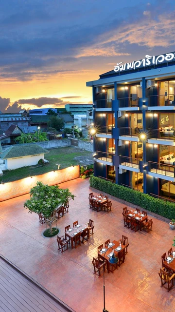 รูปภาพของโรงแรมอัมพวา ริเวอร์ฟร้อนท์