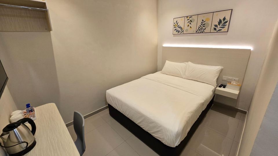 Seven Days Hotel