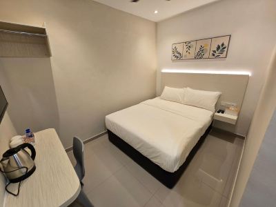 Seven Days Hotel