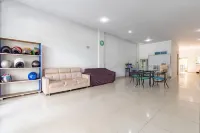 RedDoorz Plus Near Kepri Mall Hotels in Batam