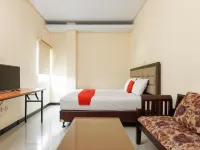 RedDoorz Plus @ Jalan Pemuda Jakarta Hotels near Arion Mall