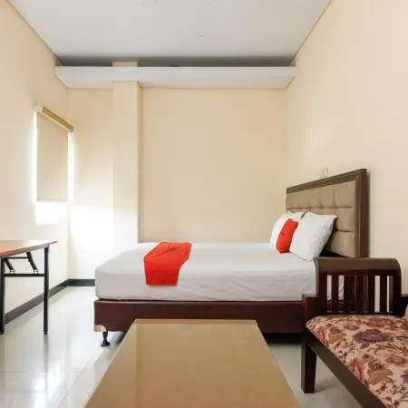 RedDoorz Plus @ Jalan Pemuda Jakarta