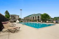 Baymont by Wyndham Johnson City - Swimmingpools