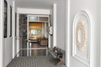 TwoSpaces Living at Nabila Semampir Homestay - parking