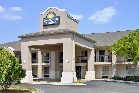 Days Inn & Suites by Wyndham Fort Valley
