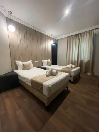 Cadé Hotel
