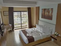 Aquamira Hotel & Resort