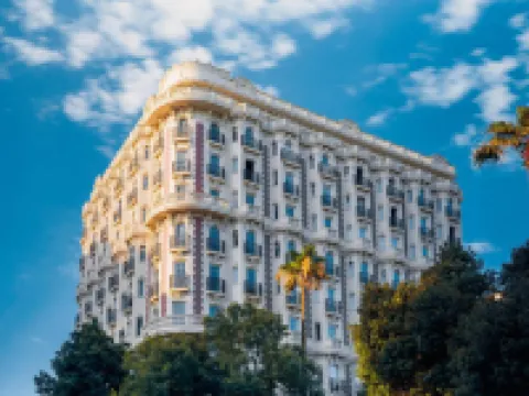 タピス ルージュ デザイン ブティック ホテル バトゥーミのホテル