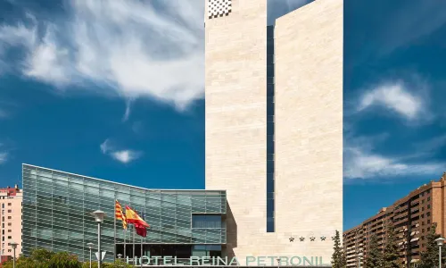 Hotel Reina Petronila